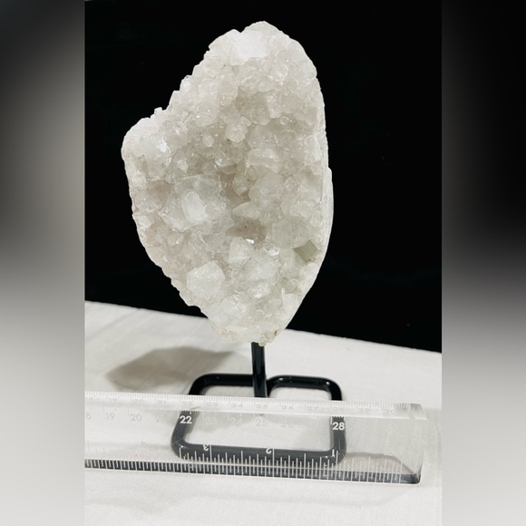 Quartz on a stand - Picture 8 of 15